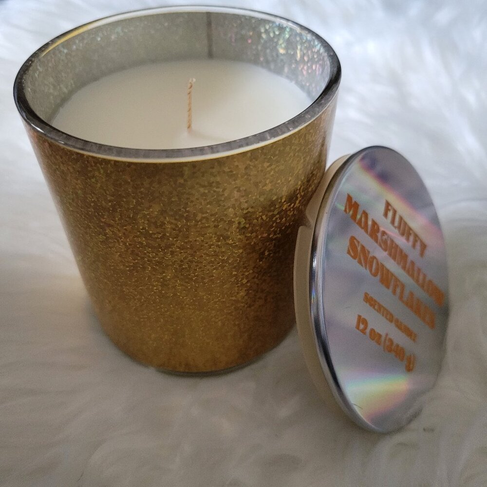 Room Essentials Glitter Fluffy Marshmallow Snowflakes Candle